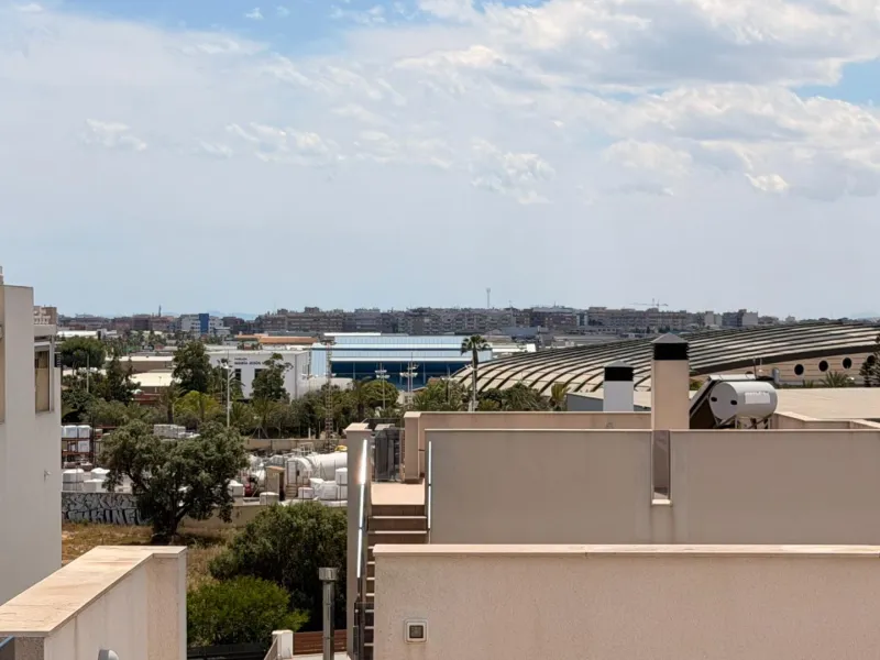 🌴 Independent villa with private pool and tourist license in Aguas Nuevas, Torrevieja