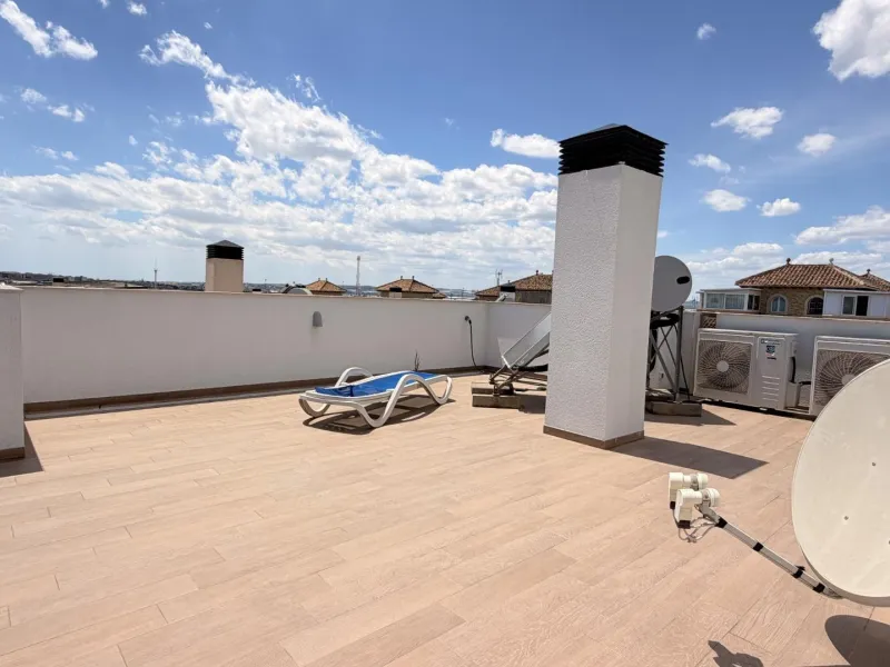 🌴 Independent villa with private pool and tourist license in Aguas Nuevas, Torrevieja