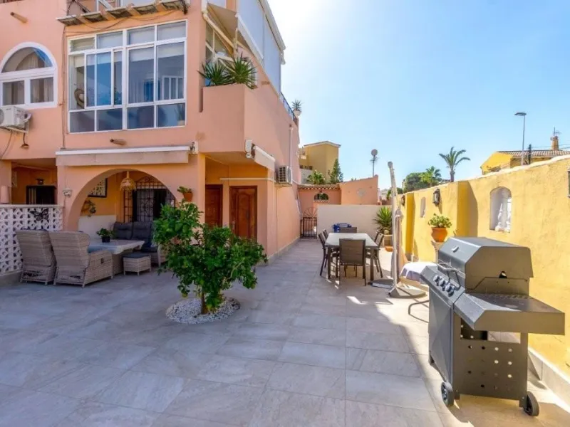 BUNGALOW PLANTA BAJA CON SUPER TERRAZAS EN FRUTALES. A ESCASOS 450m DEL MAR