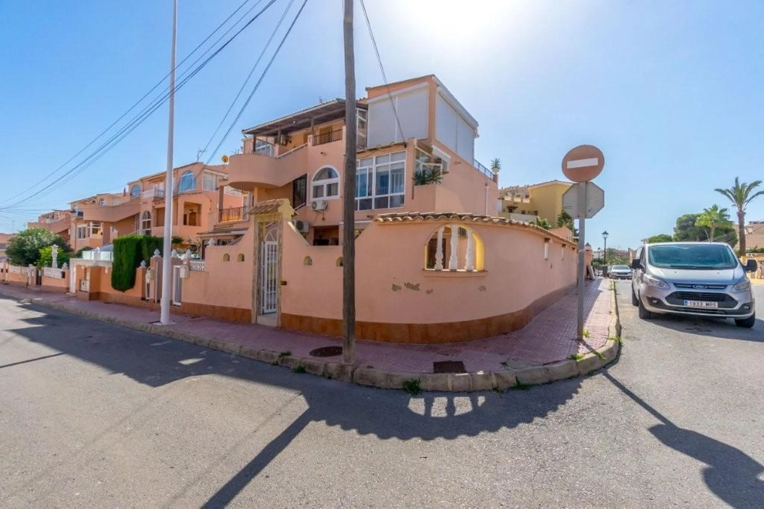 BUNGALOW PLANTA BAJA CON SUPER TERRAZAS EN FRUTALES. A ESCASOS 450m DEL MAR
