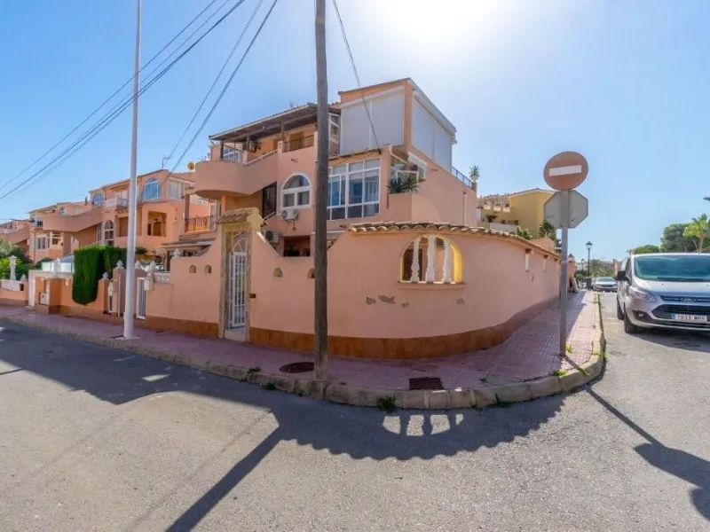BUNGALOW PLANTA BAJA CON SUPER TERRAZAS EN FRUTALES. A ESCASOS 450m DEL MAR