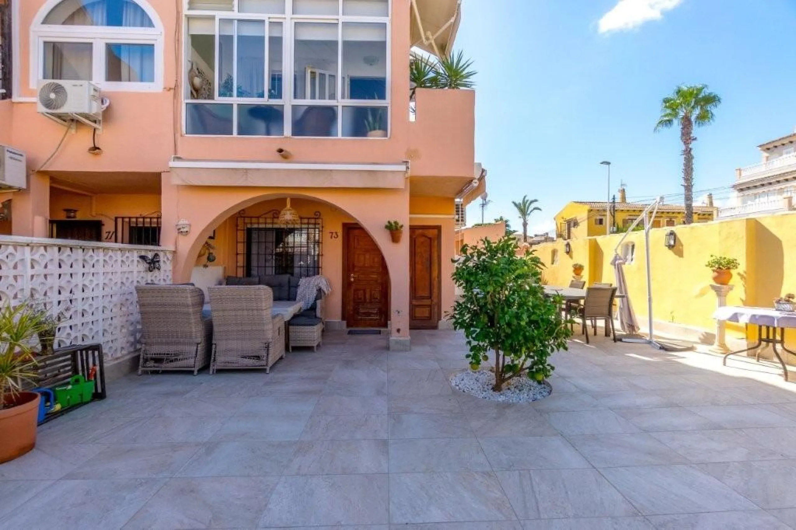 BUNGALOW PLANTA BAJA CON SUPER TERRAZAS EN FRUTALES. A ESCASOS 450m DEL MAR