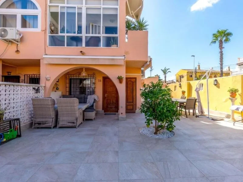 BUNGALOW PLANTA BAJA CON SUPER TERRAZAS EN FRUTALES. A ESCASOS 450m DEL MAR