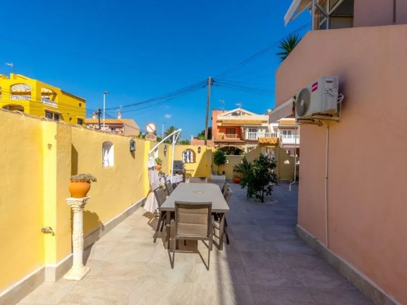 BUNGALOW PLANTA BAJA CON SUPER TERRAZAS EN FRUTALES. A ESCASOS 450m DEL MAR