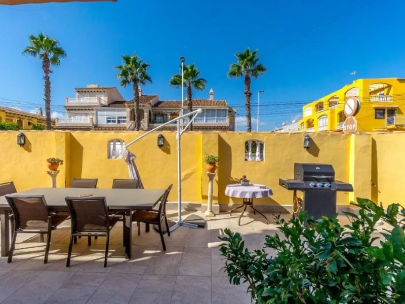 BUNGALOW PLANTA BAJA CON SUPER TERRAZAS EN FRUTALES. A ESCASOS 450m DEL MAR