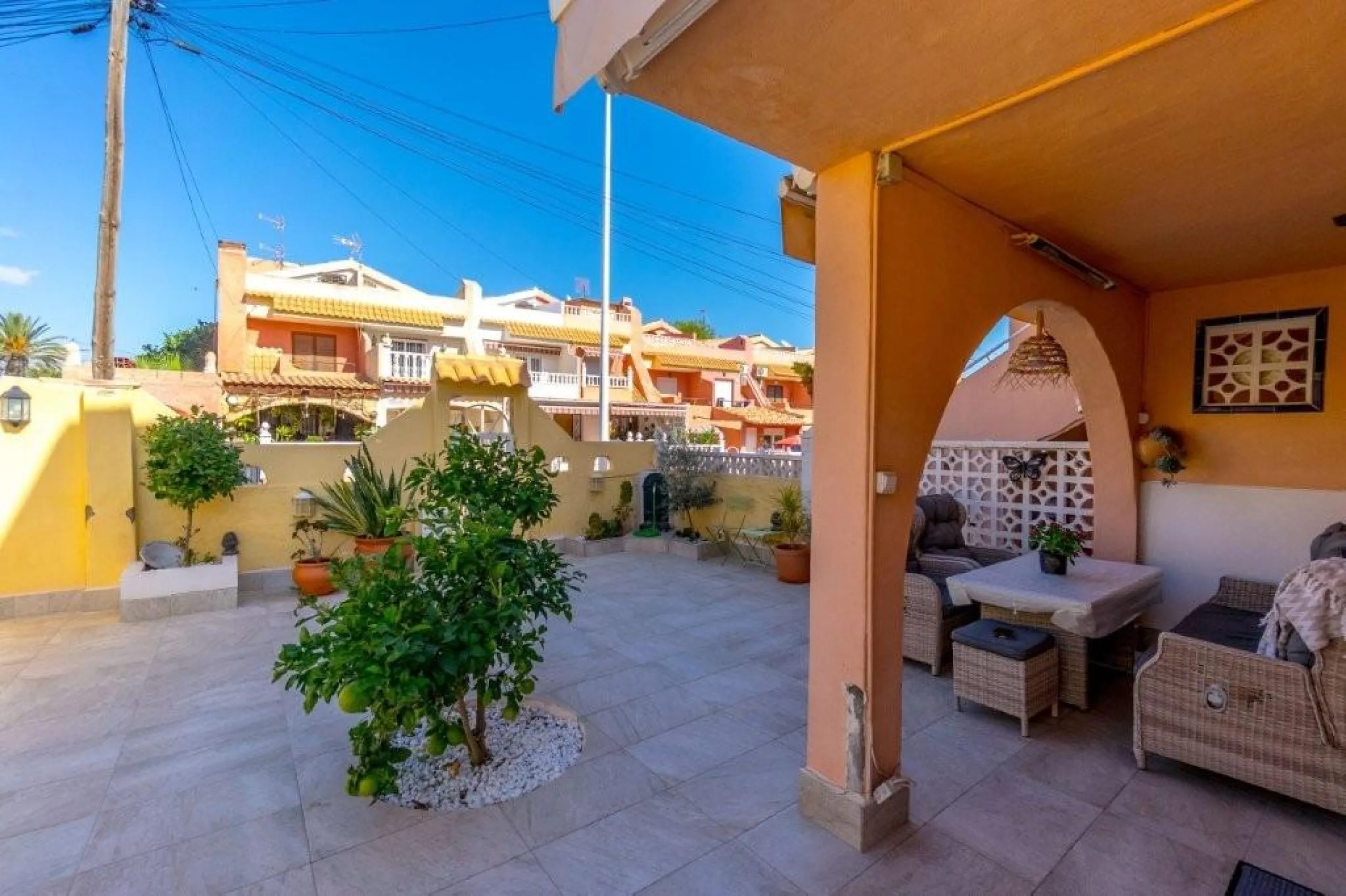 BUNGALOW PLANTA BAJA CON SUPER TERRAZAS EN FRUTALES. A ESCASOS 450m DEL MAR
