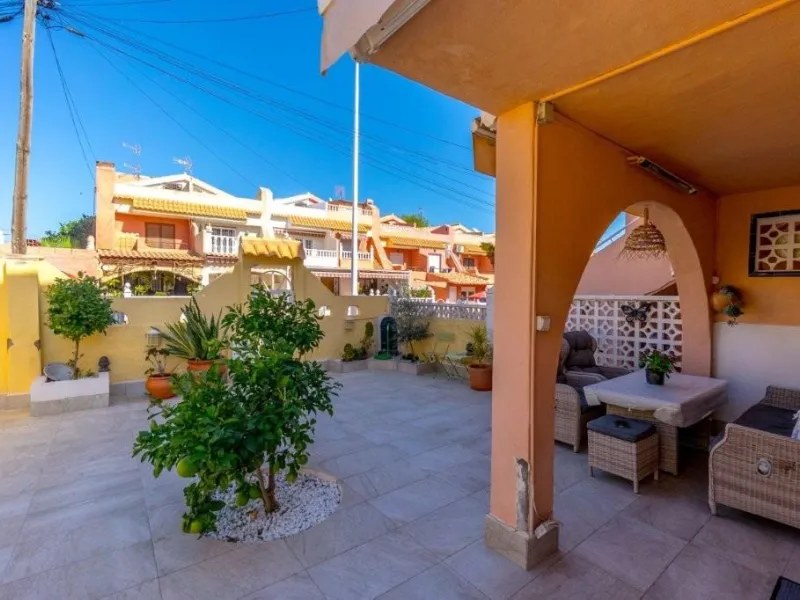 BUNGALOW PLANTA BAJA CON SUPER TERRAZAS EN FRUTALES. A ESCASOS 450m DEL MAR