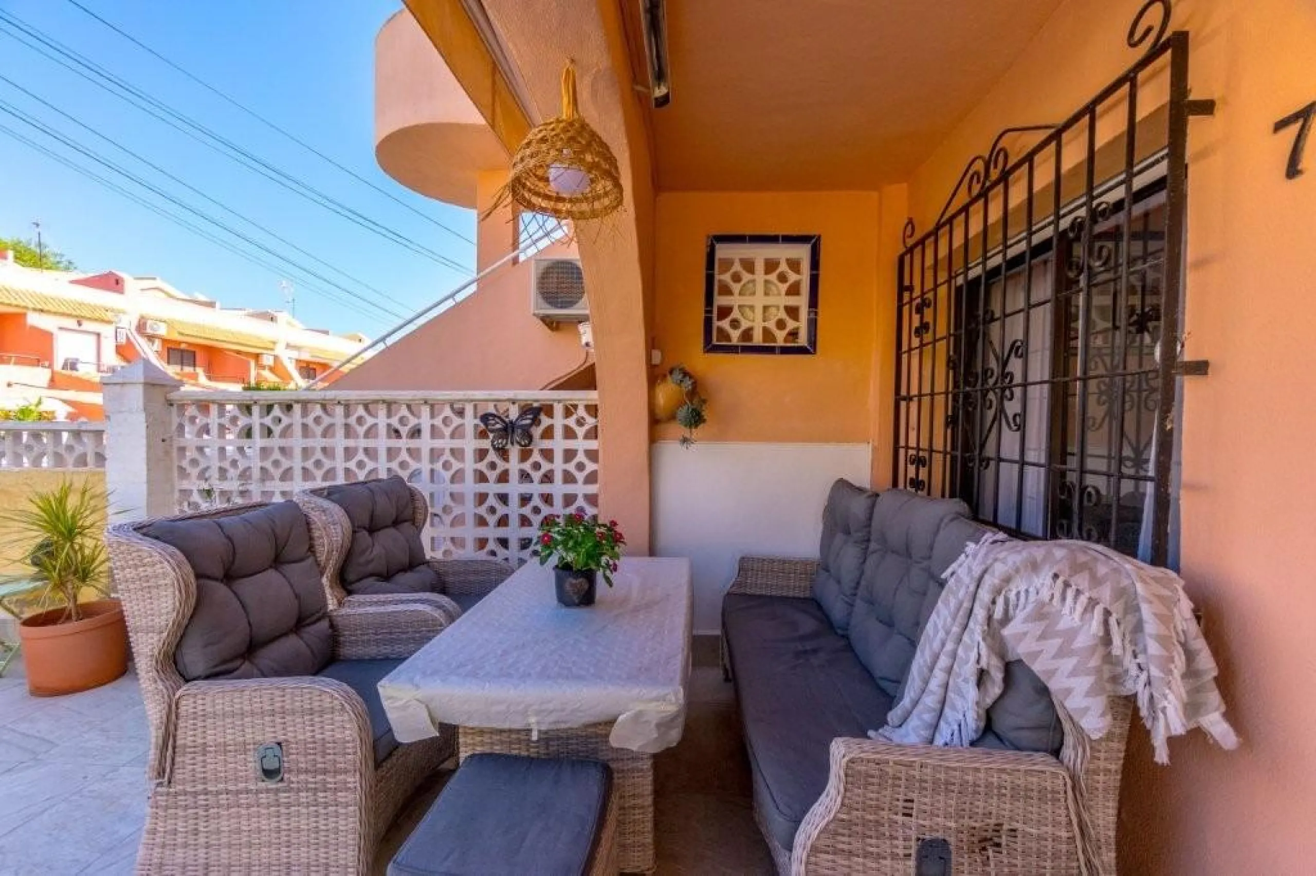 BUNGALOW PLANTA BAJA CON SUPER TERRAZAS EN FRUTALES. A ESCASOS 450m DEL MAR