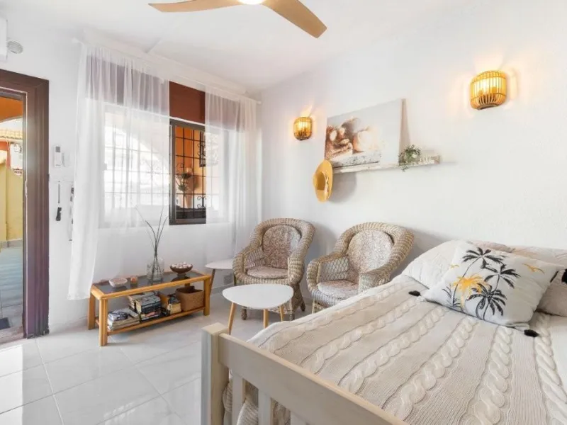 BUNGALOW PLANTA BAJA CON SUPER TERRAZAS EN FRUTALES. A ESCASOS 450m DEL MAR