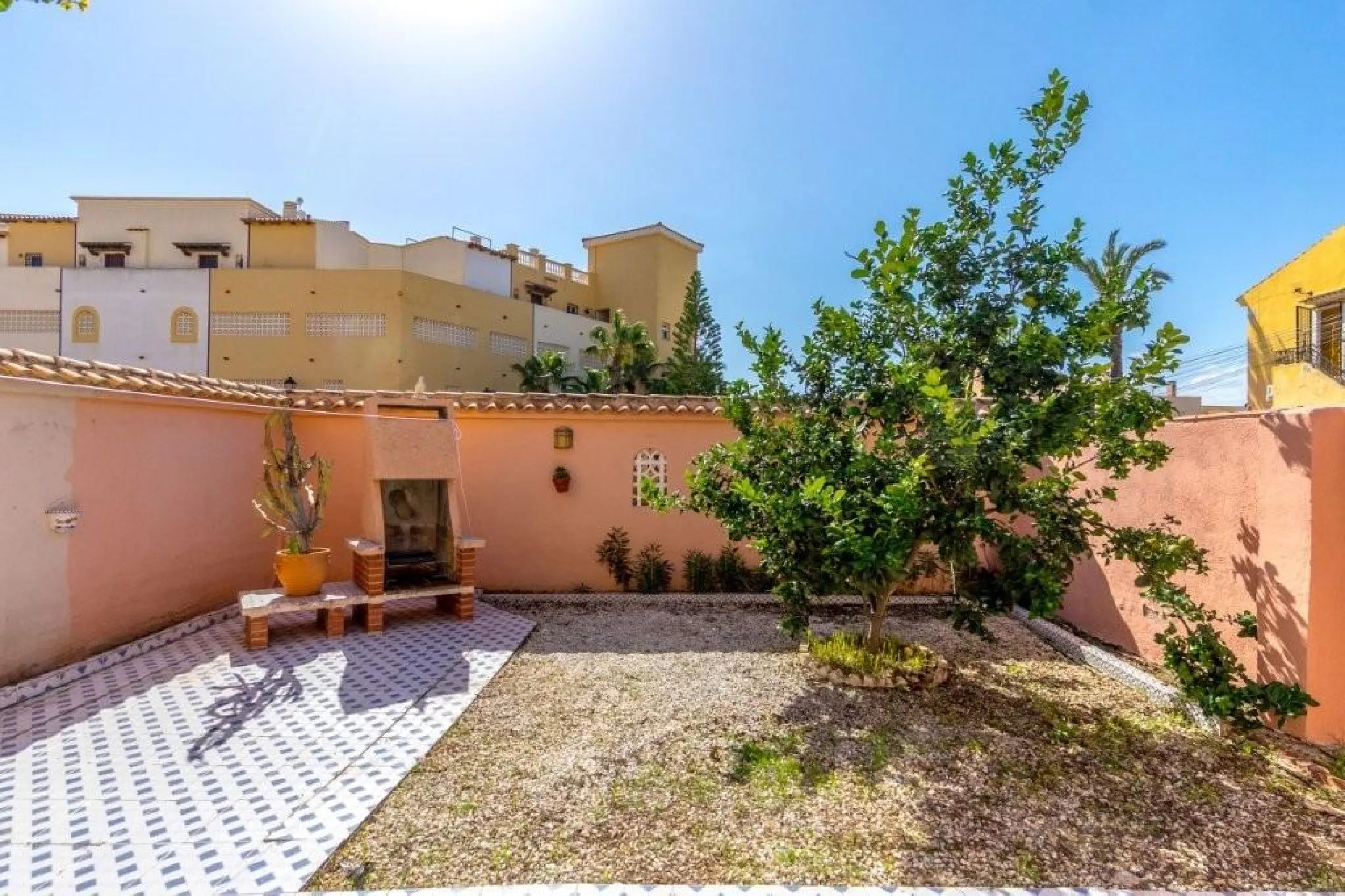 BUNGALOW PLANTA BAJA CON SUPER TERRAZAS EN FRUTALES. A ESCASOS 450m DEL MAR