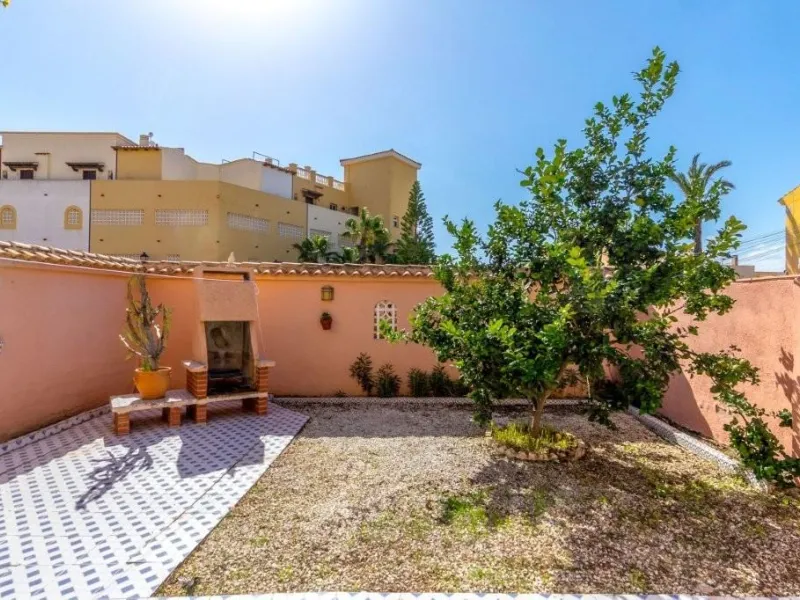 BUNGALOW PLANTA BAJA CON SUPER TERRAZAS EN FRUTALES. A ESCASOS 450m DEL MAR