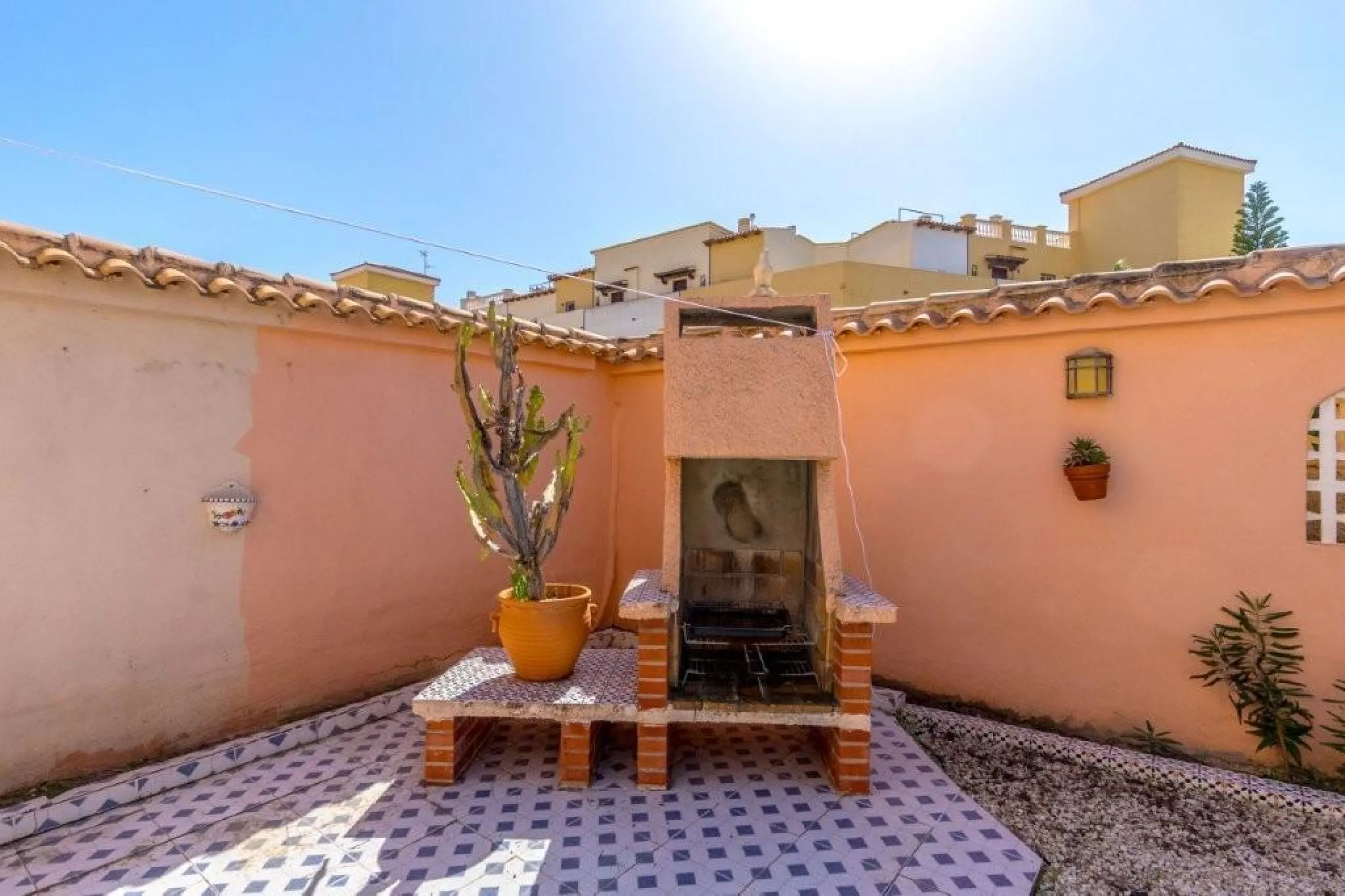 BUNGALOW PLANTA BAJA CON SUPER TERRAZAS EN FRUTALES. A ESCASOS 450m DEL MAR