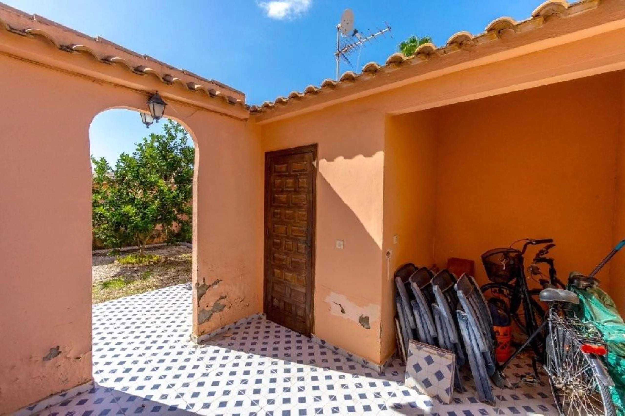 BUNGALOW PLANTA BAJA CON SUPER TERRAZAS EN FRUTALES. A ESCASOS 450m DEL MAR