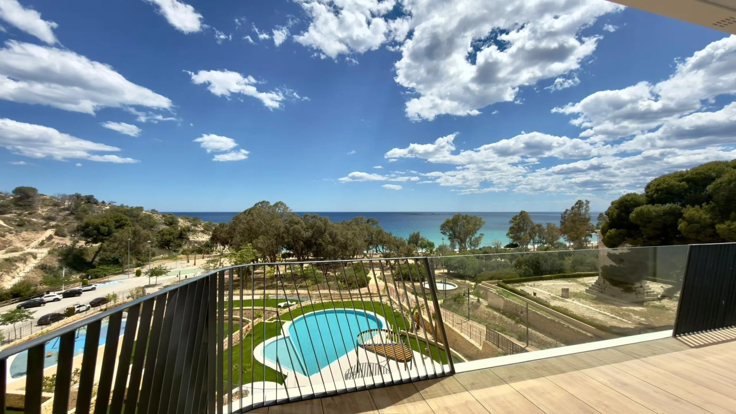 Exclusivo dúplex penthouse con jacuzzi junto al mar en Allonbay — primera línea de la playa El Torres