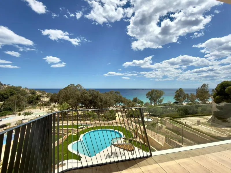 Exclusive two-level penthouse with jacuzzi by the sea in Allonbay — first line of El Torres beach