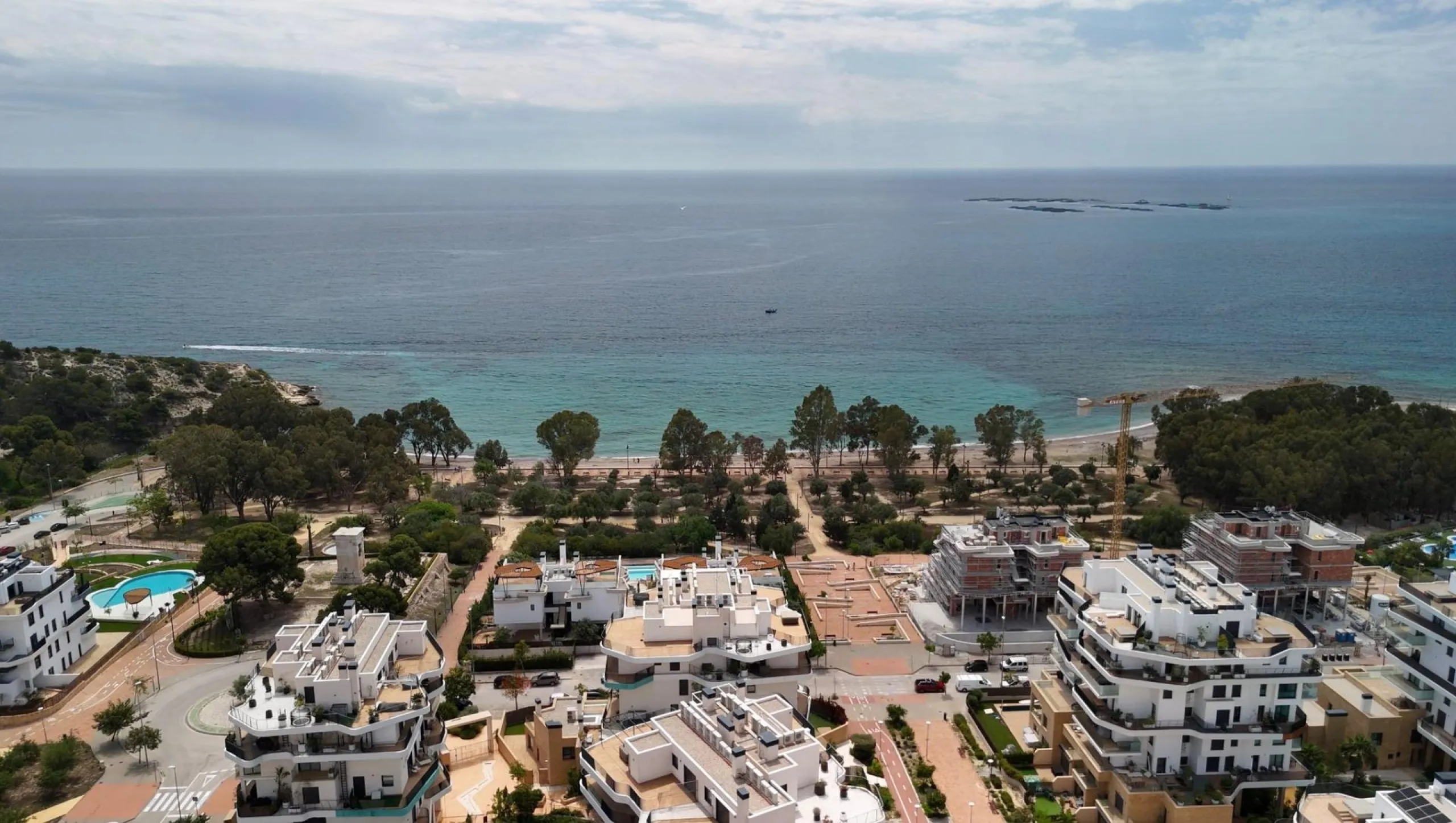 Exclusivo dúplex penthouse con jacuzzi junto al mar en Allonbay — primera línea de la playa El Torres