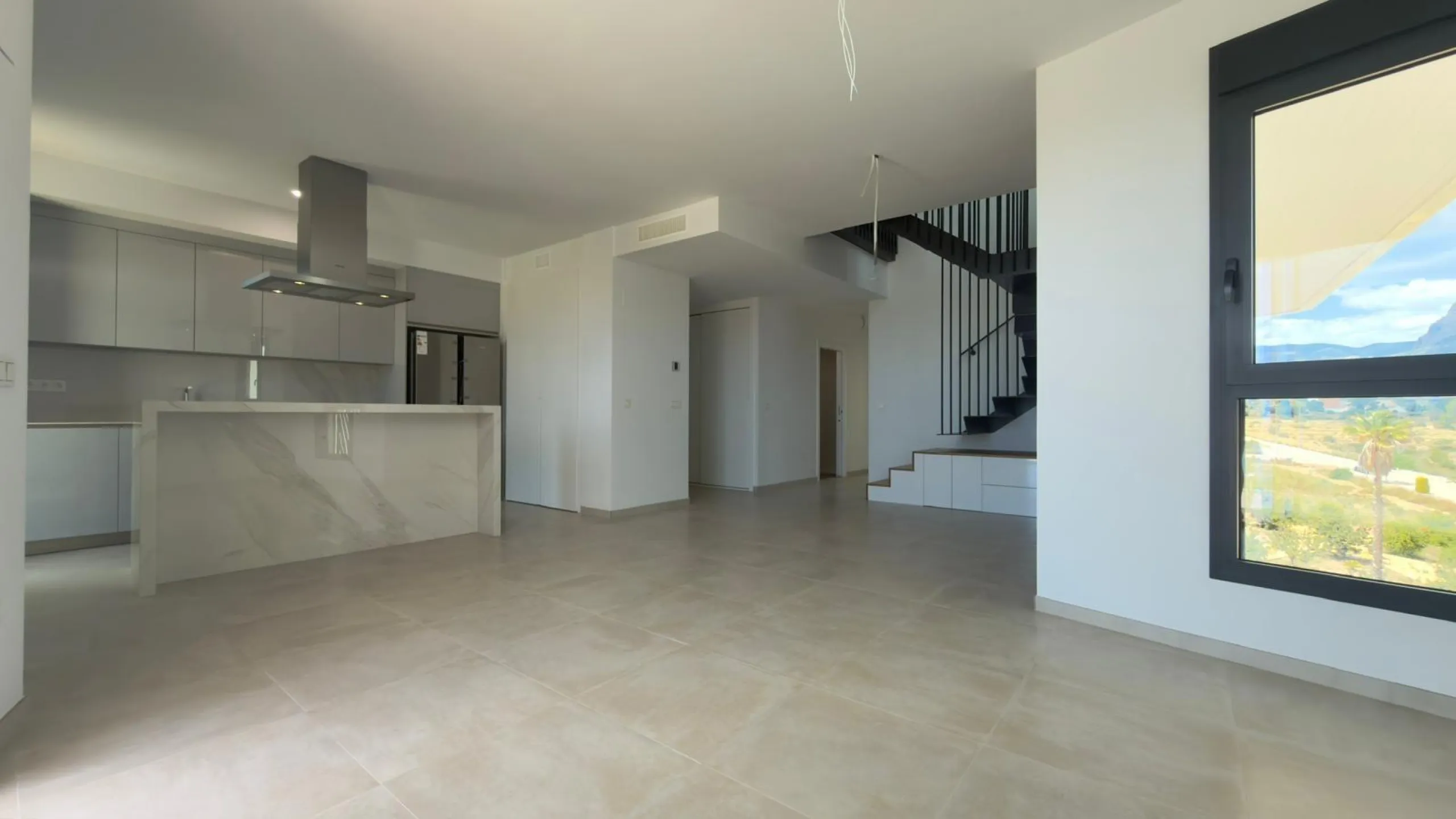 Exclusivo dúplex penthouse con jacuzzi junto al mar en Allonbay — primera línea de la playa El Torres