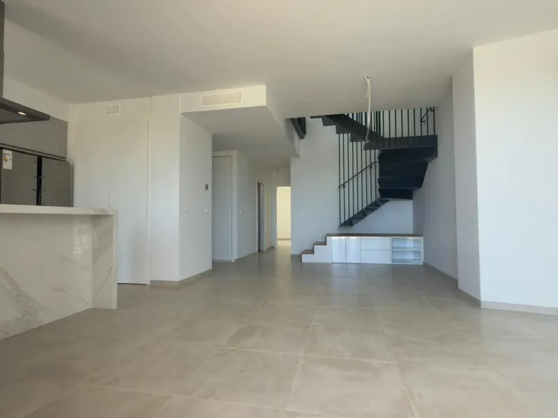 Exclusivo dúplex penthouse con jacuzzi junto al mar en Allonbay — primera línea de la playa El Torres