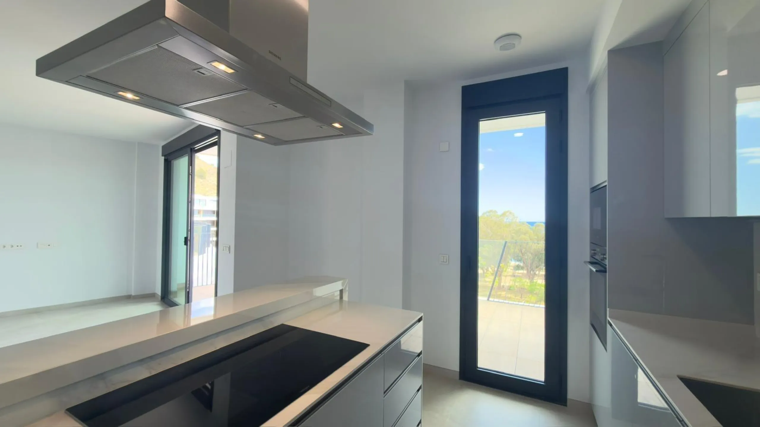 Exclusivo dúplex penthouse con jacuzzi junto al mar en Allonbay — primera línea de la playa El Torres