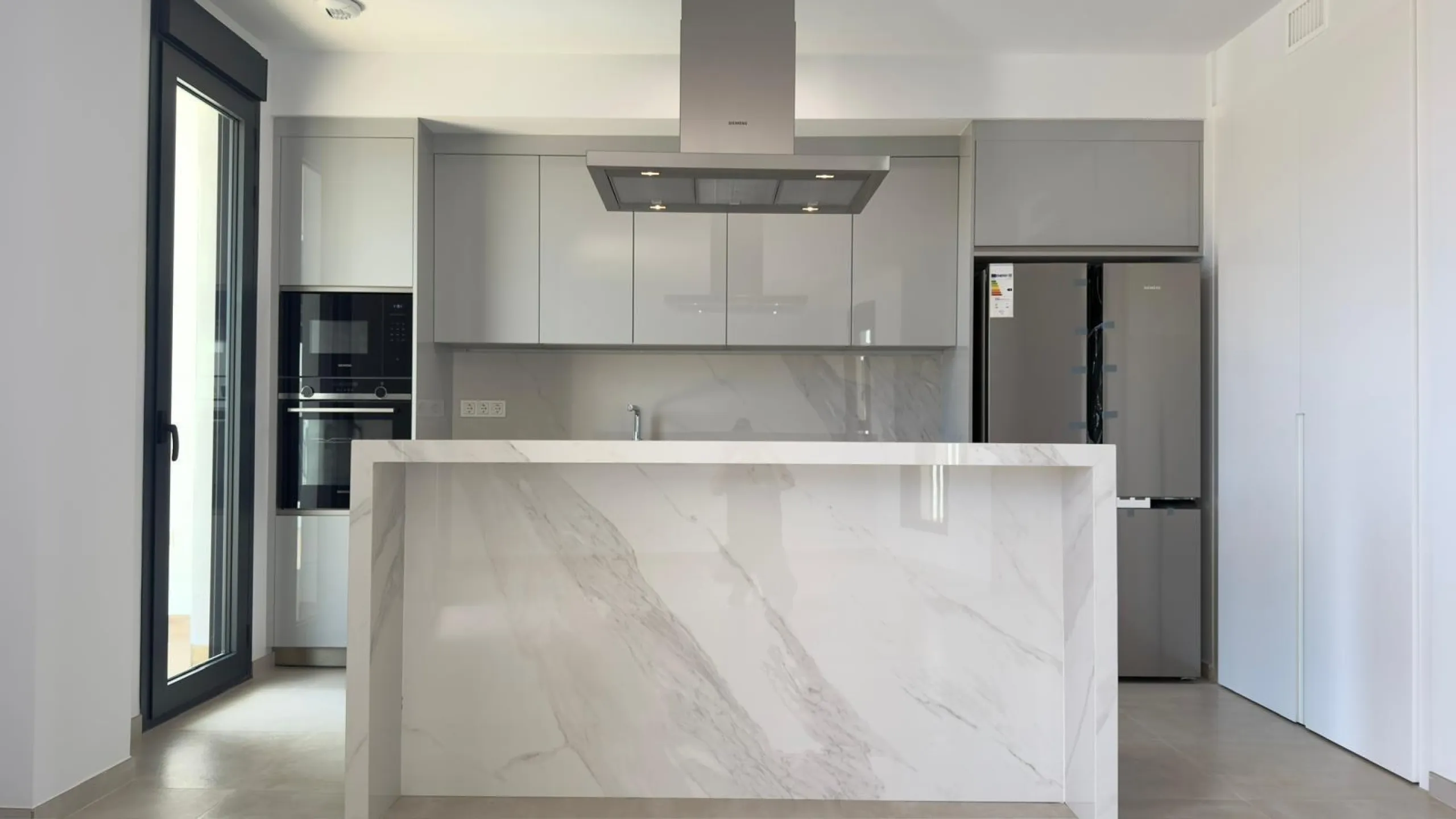 Exclusivo dúplex penthouse con jacuzzi junto al mar en Allonbay — primera línea de la playa El Torres