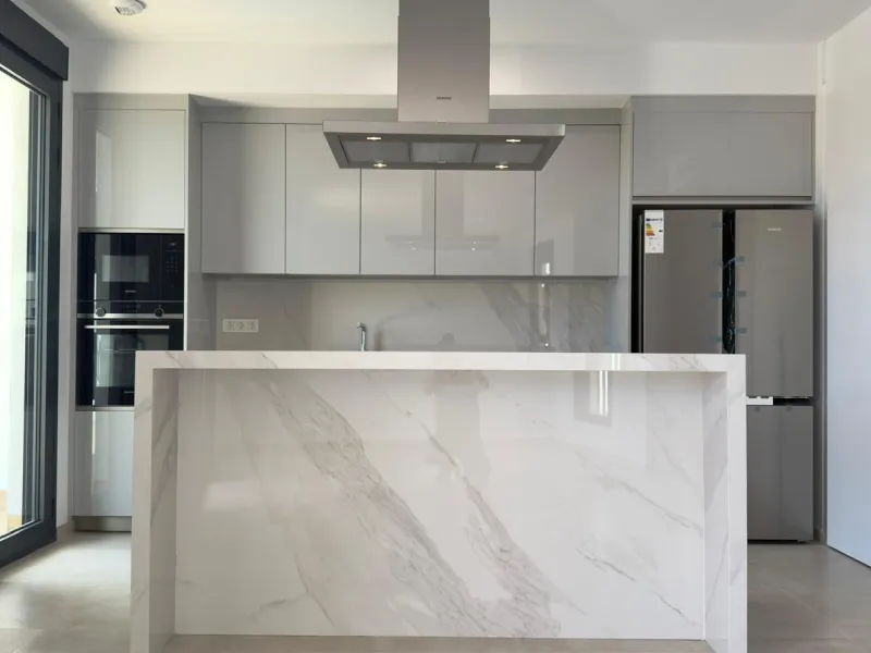 Exclusivo dúplex penthouse con jacuzzi junto al mar en Allonbay — primera línea de la playa El Torres