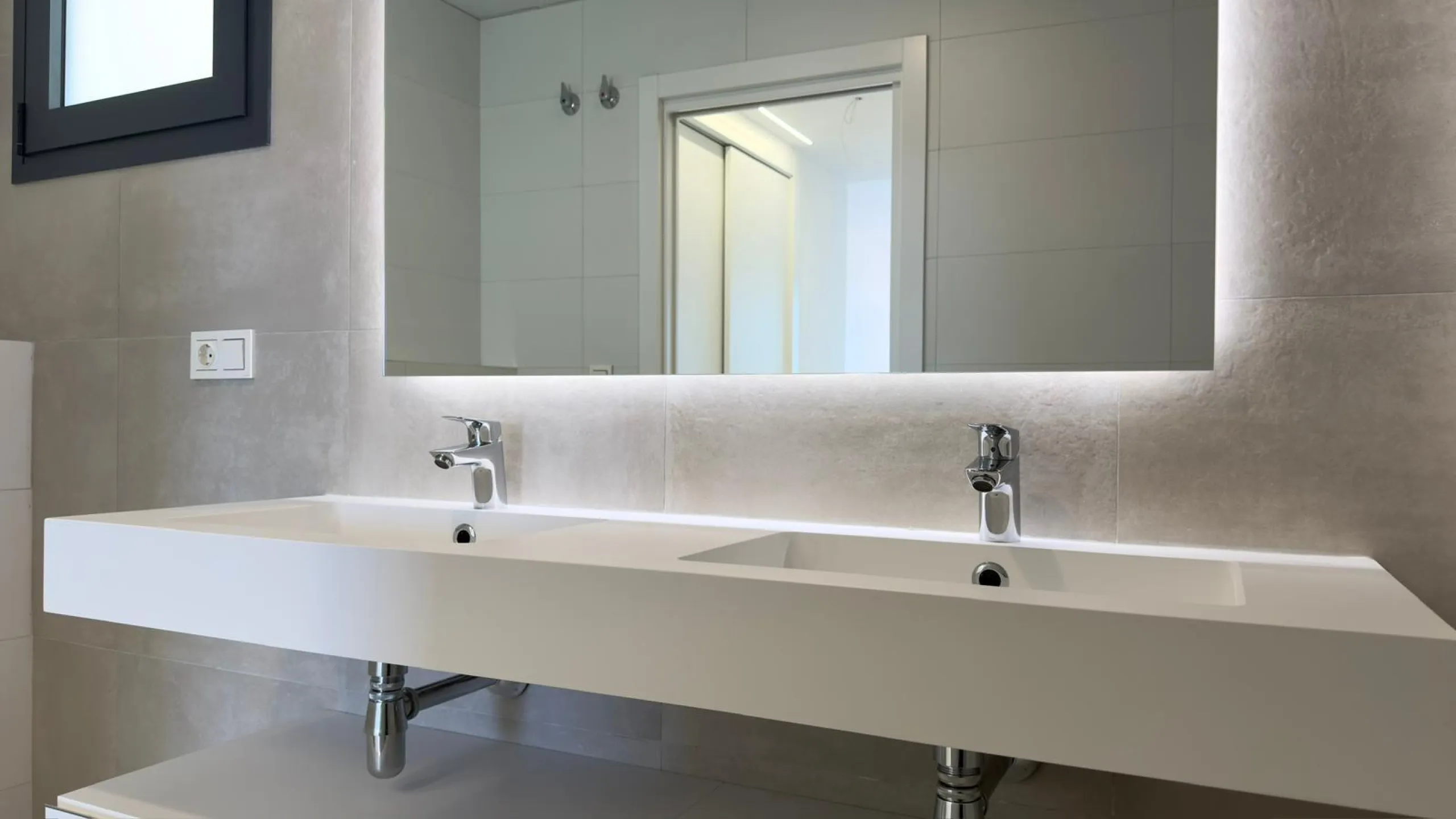 Exclusivo dúplex penthouse con jacuzzi junto al mar en Allonbay — primera línea de la playa El Torres