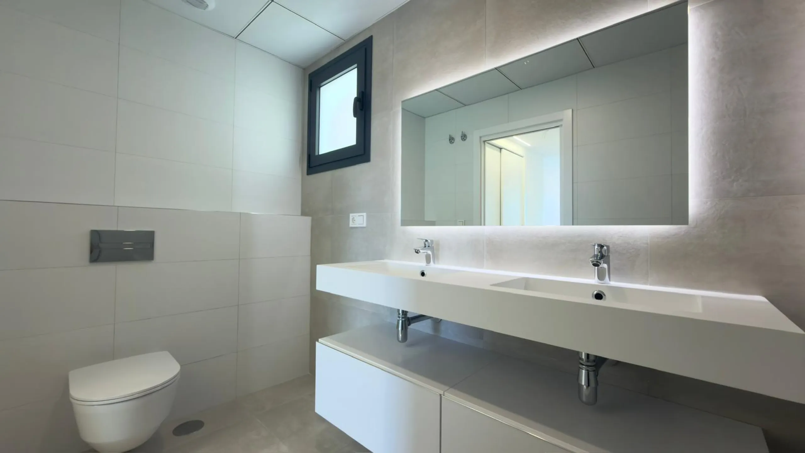 Exclusivo dúplex penthouse con jacuzzi junto al mar en Allonbay — primera línea de la playa El Torres