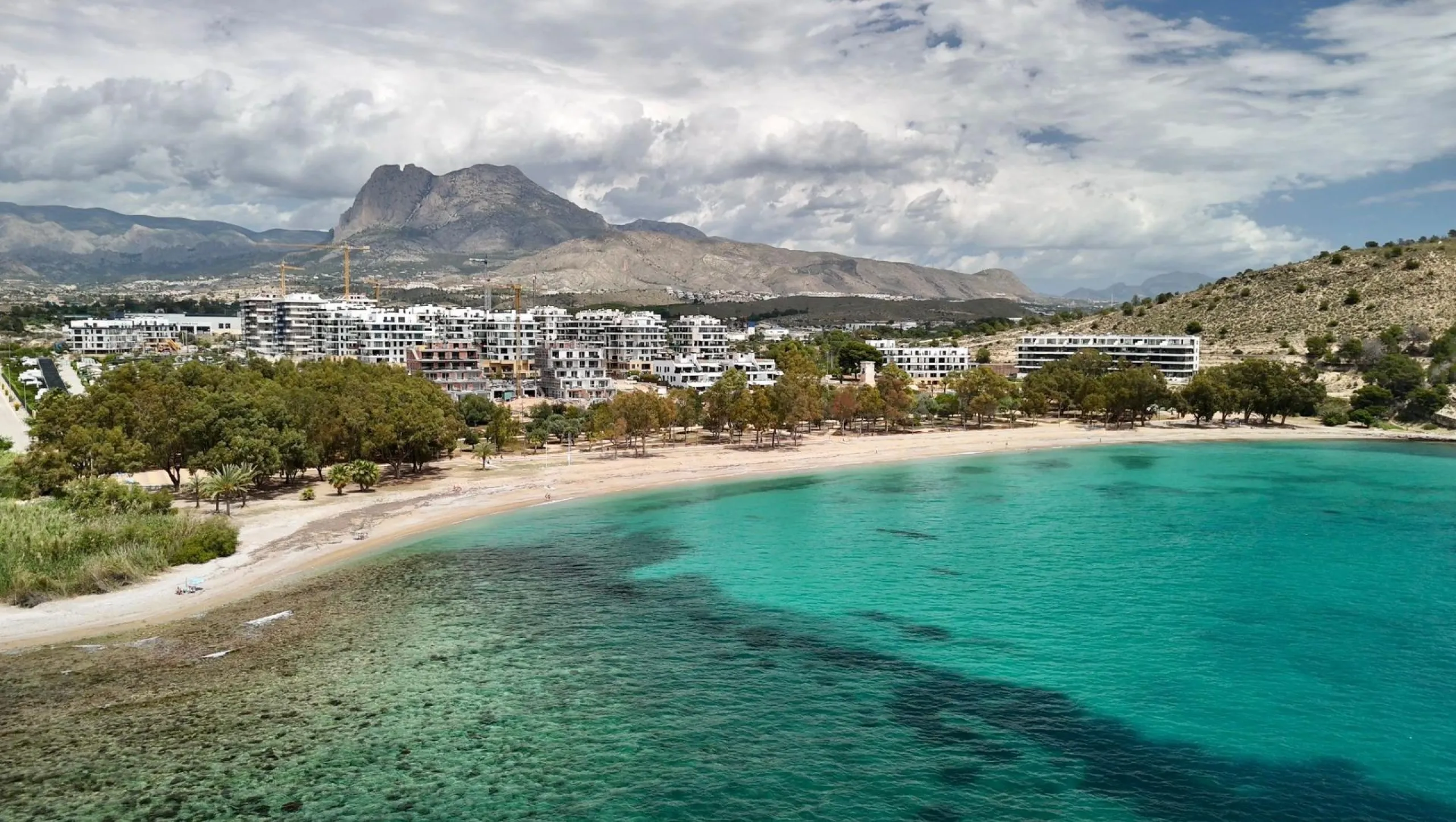 Exclusivo dúplex penthouse con jacuzzi junto al mar en Allonbay — primera línea de la playa El Torres