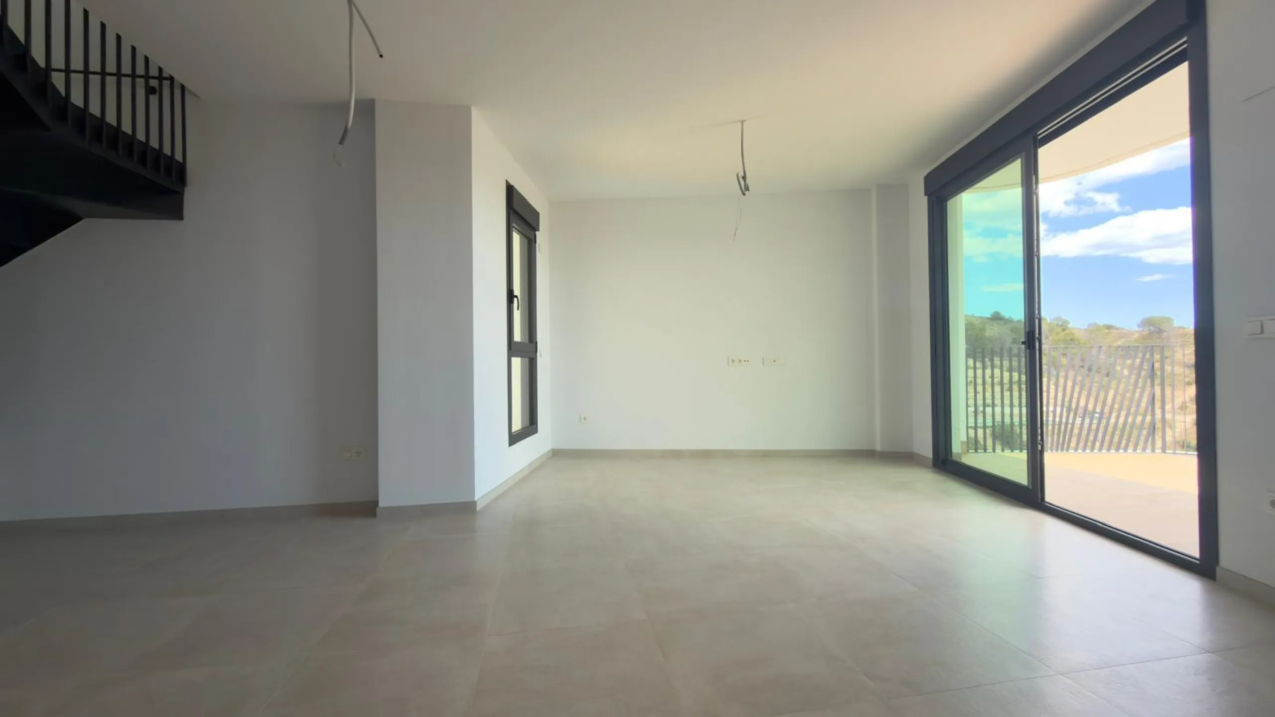 Exclusivo dúplex penthouse con jacuzzi junto al mar en Allonbay — primera línea de la playa El Torres
