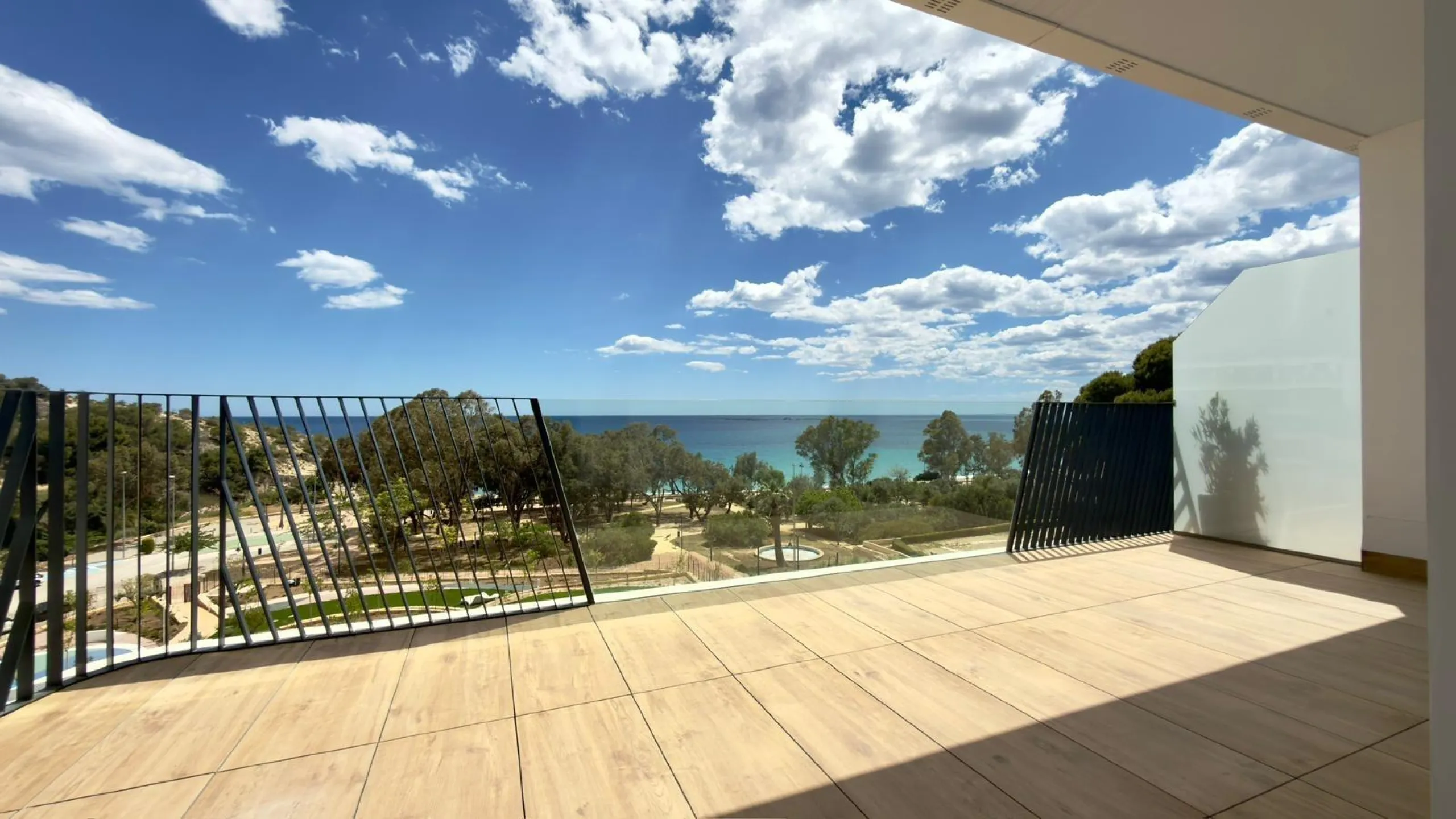 Exclusivo dúplex penthouse con jacuzzi junto al mar en Allonbay — primera línea de la playa El Torres