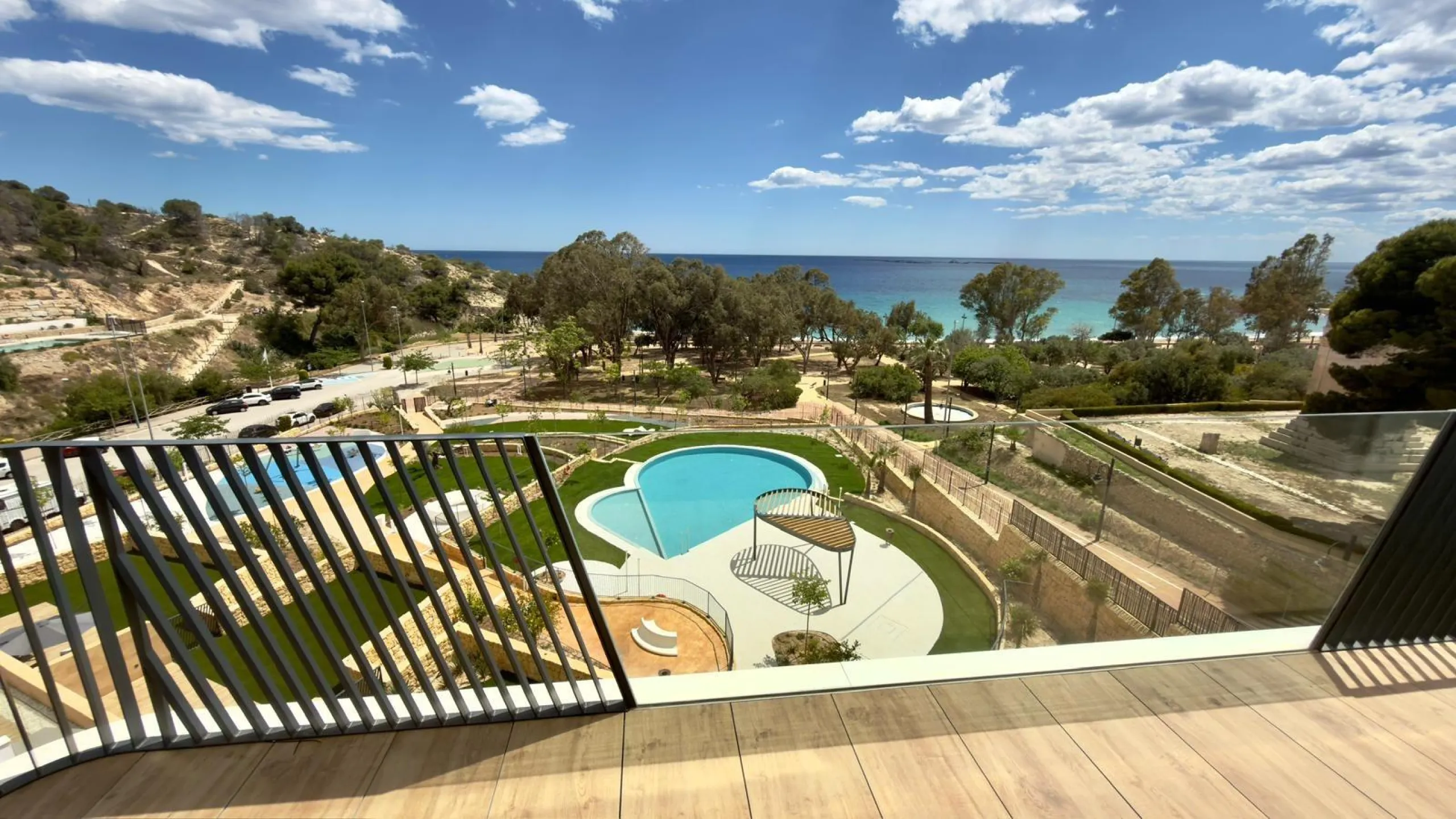 Exclusivo dúplex penthouse con jacuzzi junto al mar en Allonbay — primera línea de la playa El Torres