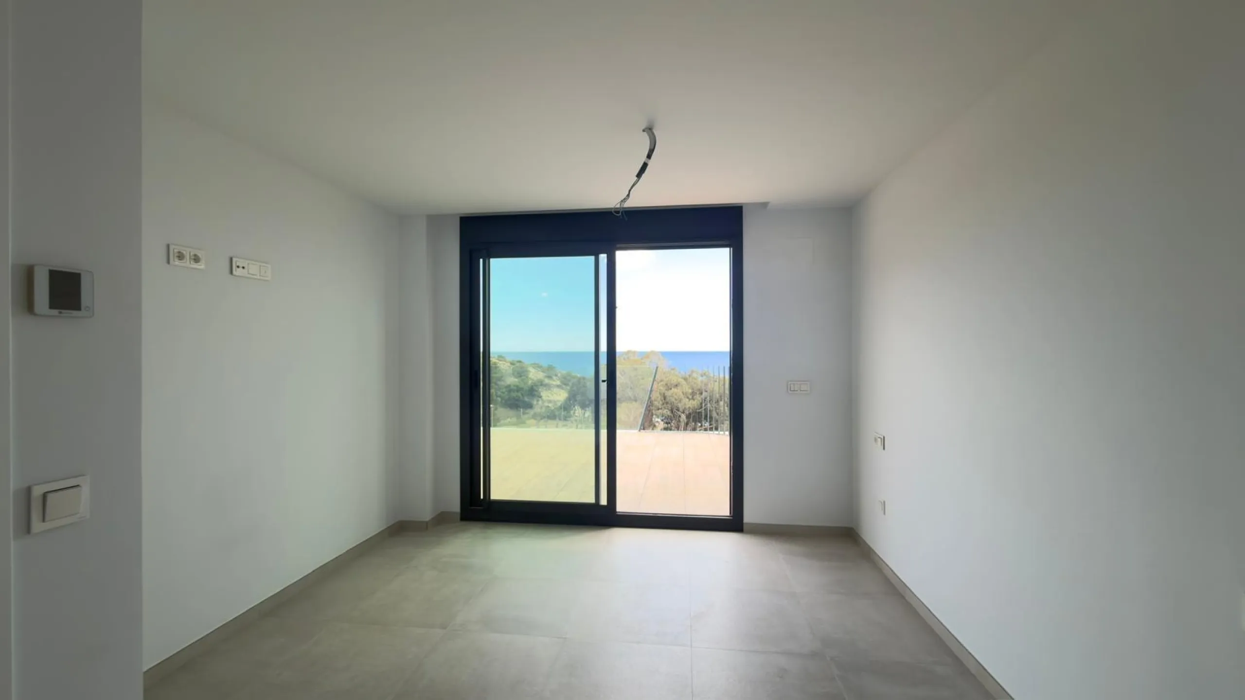 Exclusivo dúplex penthouse con jacuzzi junto al mar en Allonbay — primera línea de la playa El Torres