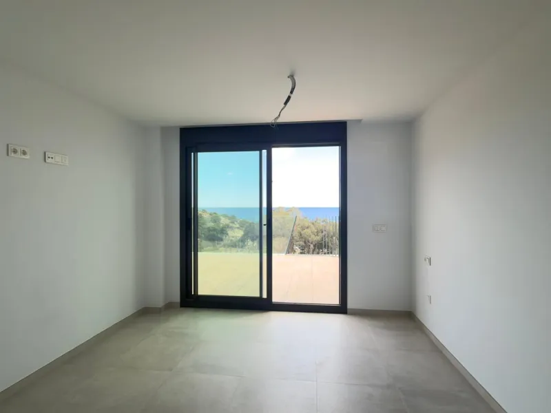 Exclusivo dúplex penthouse con jacuzzi junto al mar en Allonbay — primera línea de la playa El Torres