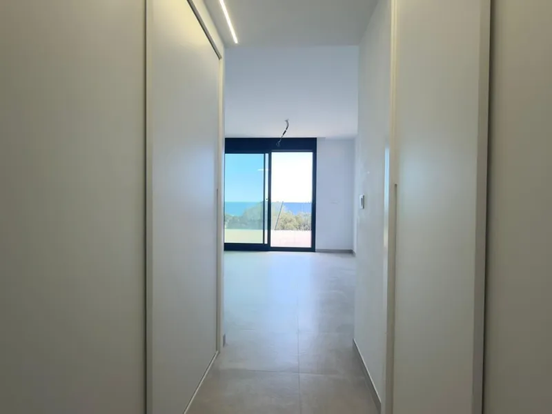 Exclusivo dúplex penthouse con jacuzzi junto al mar en Allonbay — primera línea de la playa El Torres