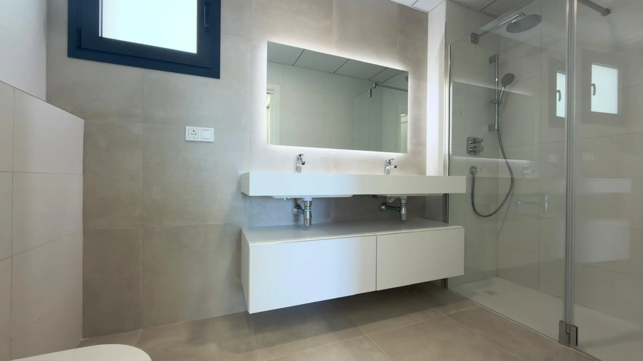 Exclusivo dúplex penthouse con jacuzzi junto al mar en Allonbay — primera línea de la playa El Torres