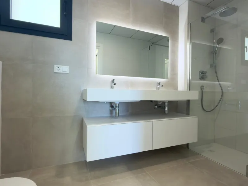 Exclusivo dúplex penthouse con jacuzzi junto al mar en Allonbay — primera línea de la playa El Torres