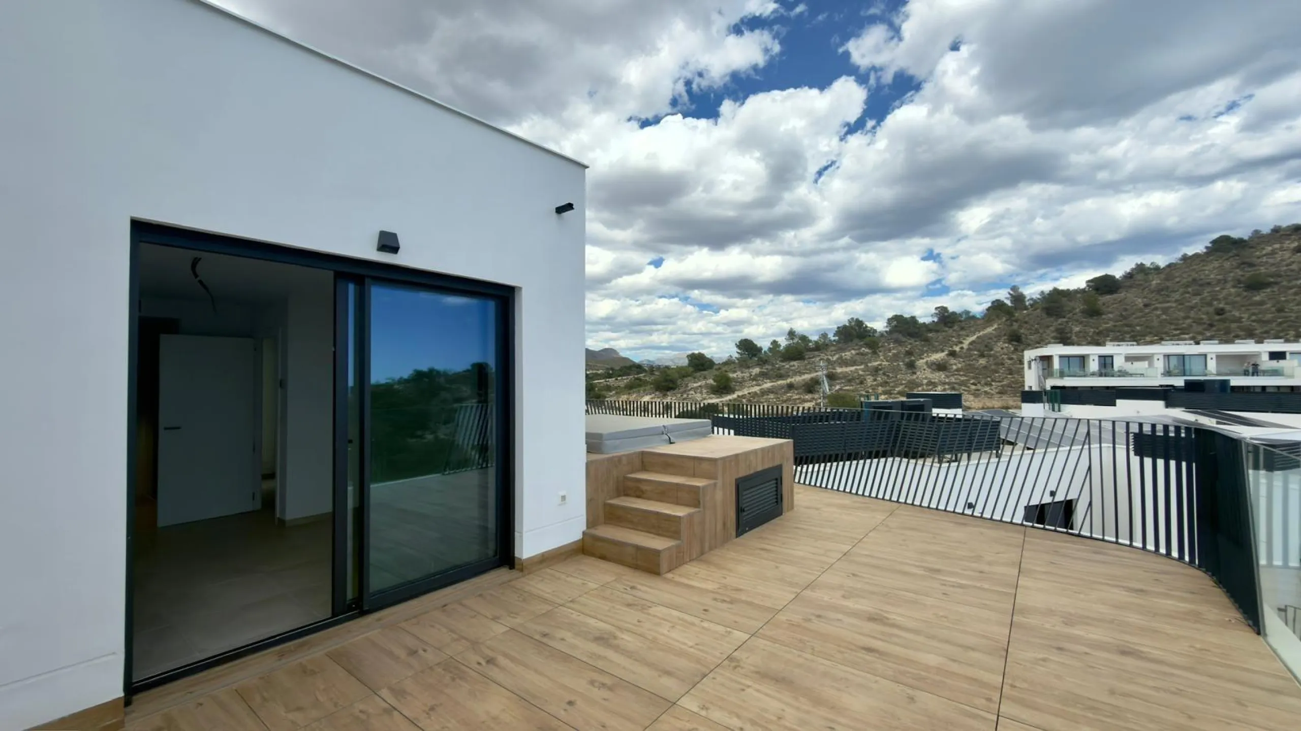 Exclusivo dúplex penthouse con jacuzzi junto al mar en Allonbay — primera línea de la playa El Torres