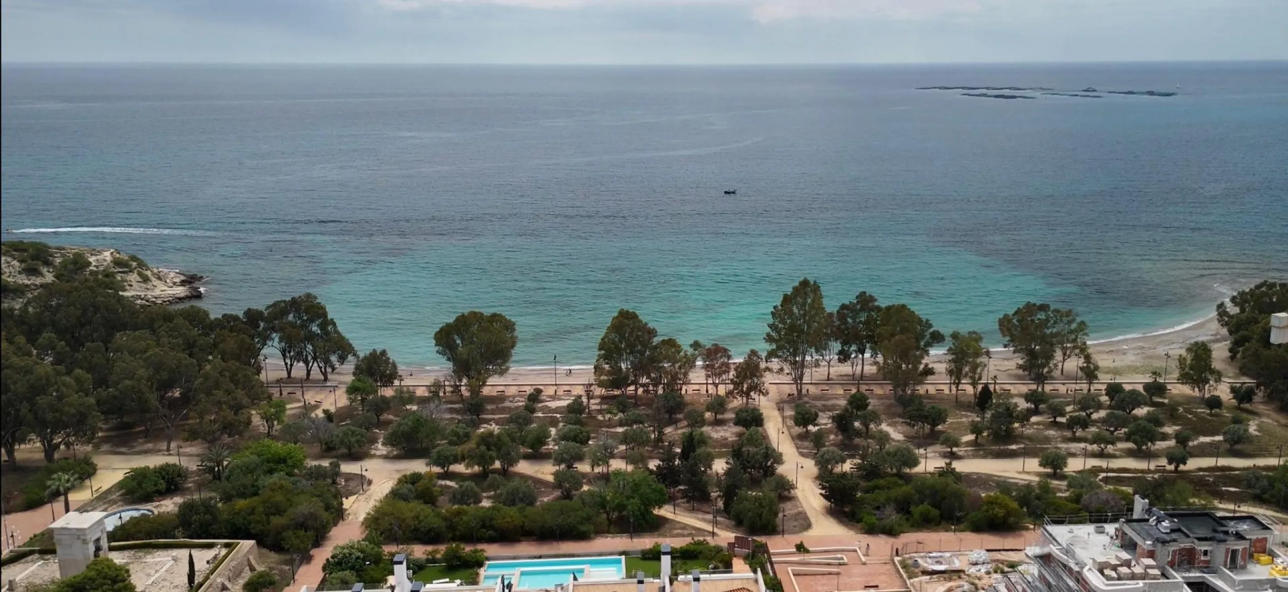 Exclusivo dúplex penthouse con jacuzzi junto al mar en Allonbay — primera línea de la playa El Torres