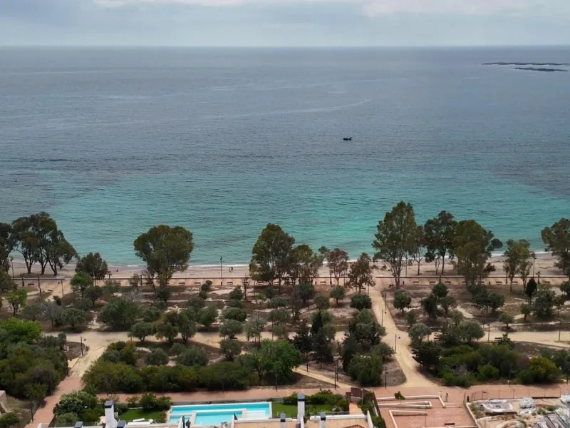 Exclusivo dúplex penthouse con jacuzzi junto al mar en Allonbay — primera línea de la playa El Torres