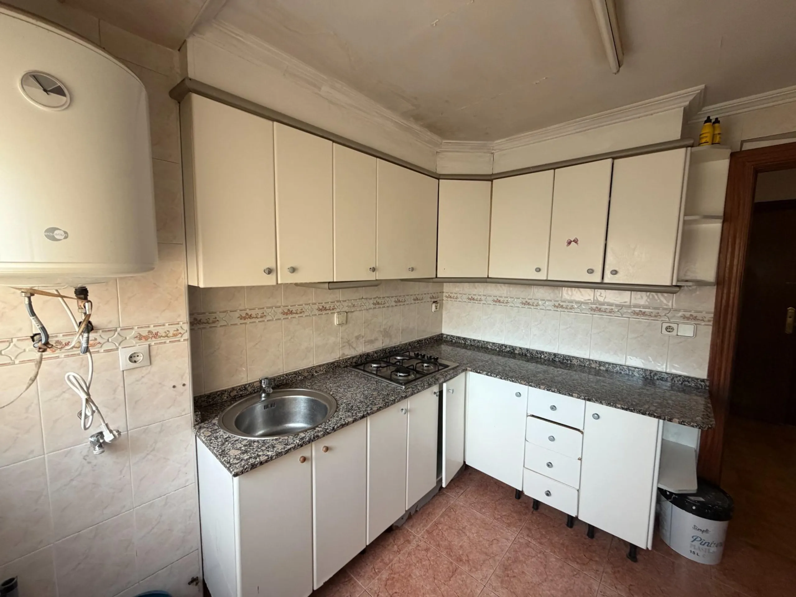 APARTMENT IN ALICANTE — EXCELLENT OPPORTUNITY TO LIVE OR INVEST