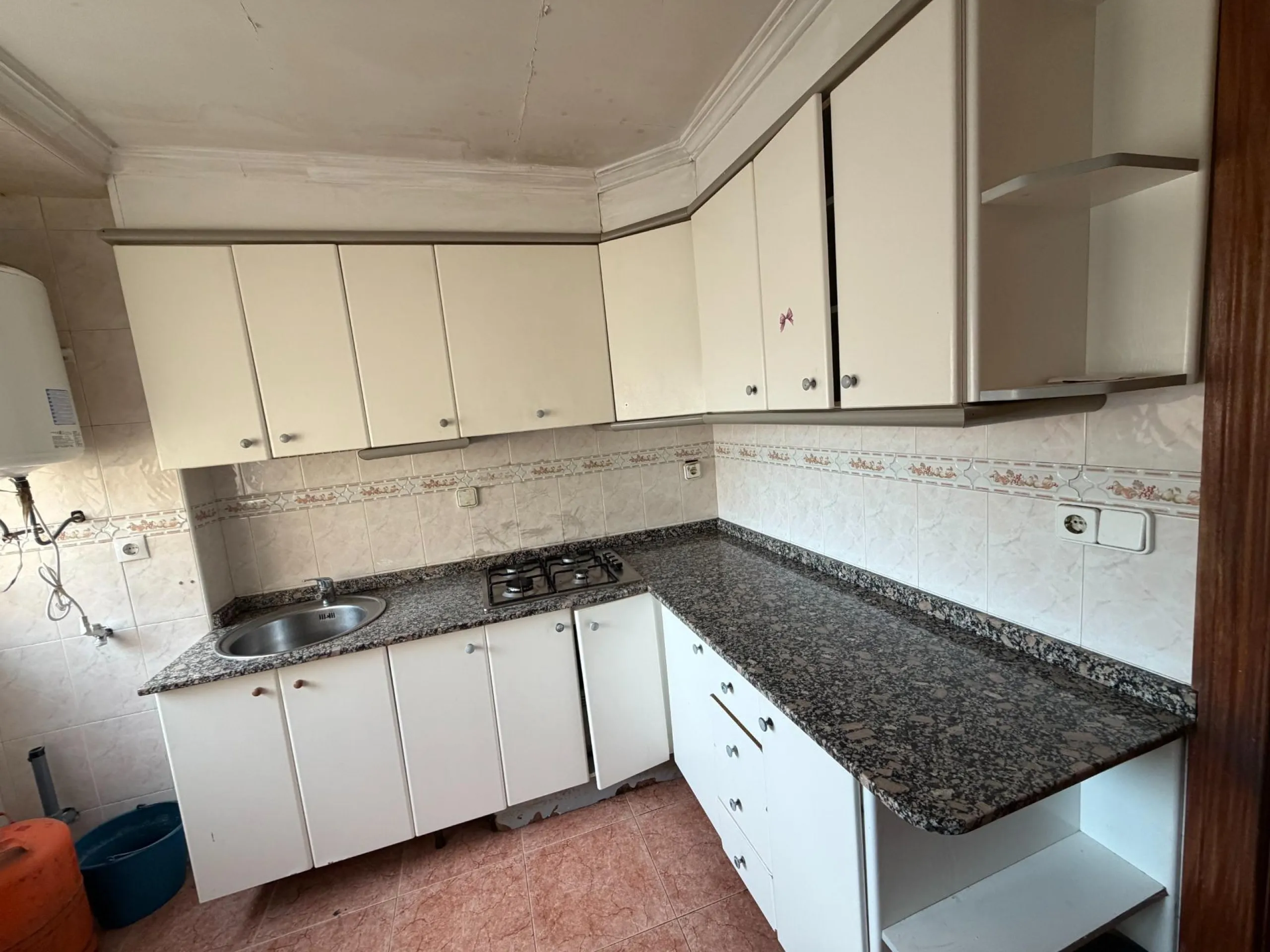 APARTMENT IN ALICANTE — EXCELLENT OPPORTUNITY TO LIVE OR INVEST