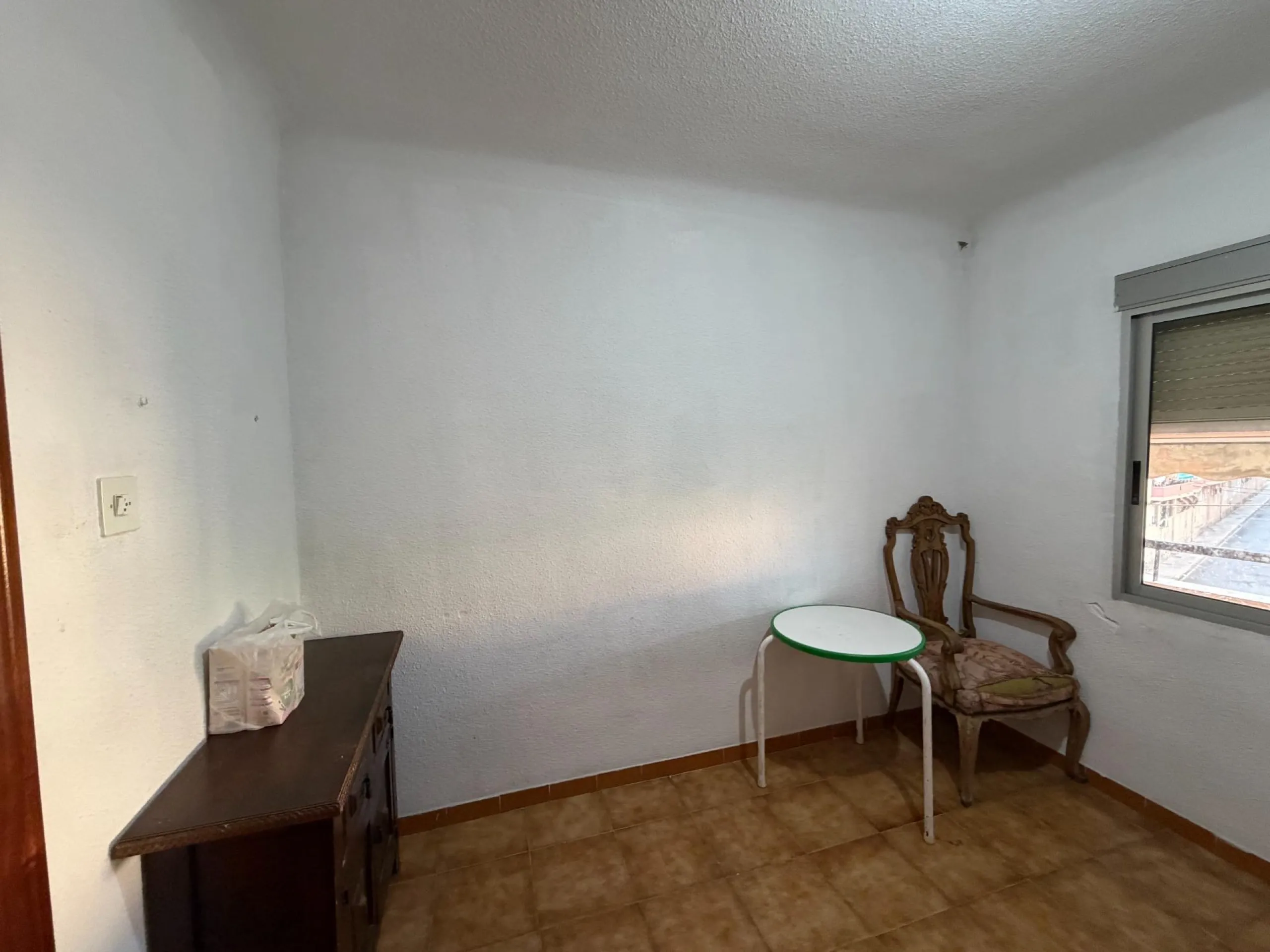 APARTMENT IN ALICANTE — EXCELLENT OPPORTUNITY TO LIVE OR INVEST