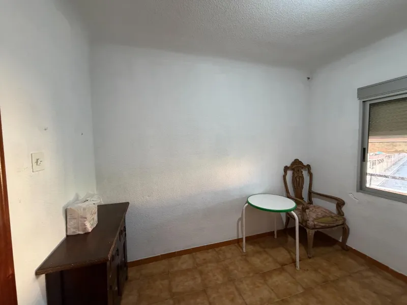APARTMENT IN ALICANTE — EXCELLENT OPPORTUNITY TO LIVE OR INVEST