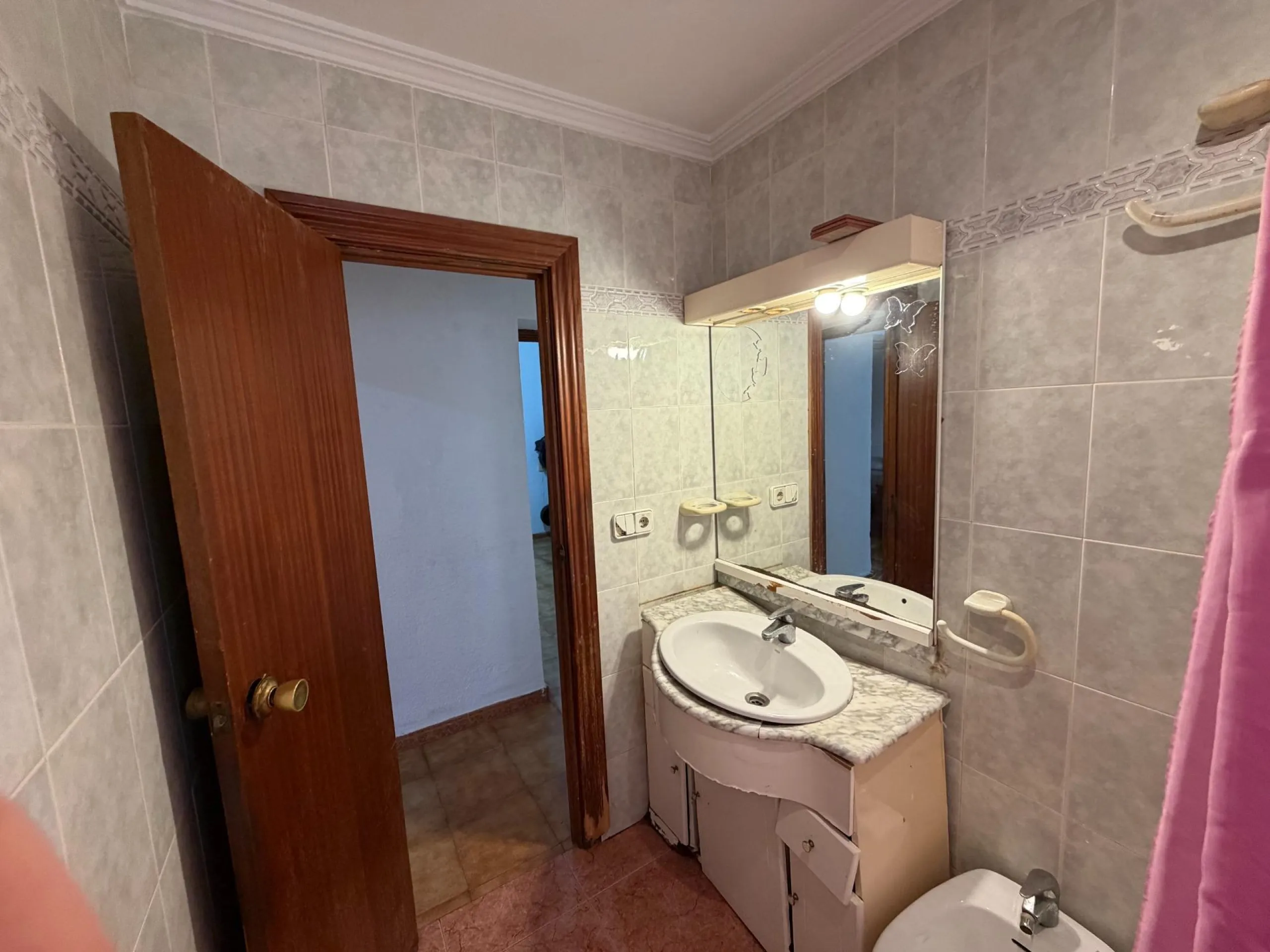 APARTMENT IN ALICANTE — EXCELLENT OPPORTUNITY TO LIVE OR INVEST