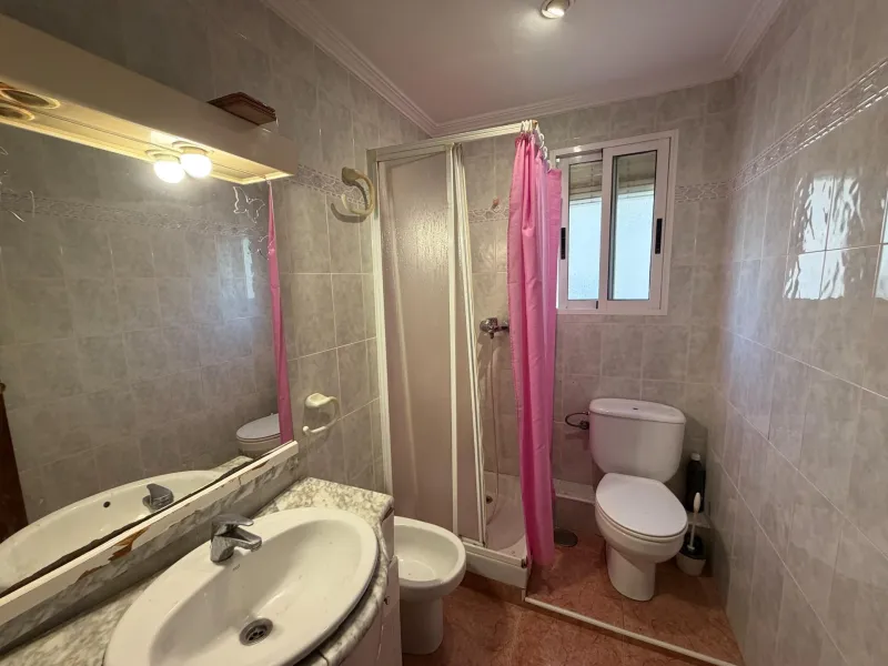 APARTMENT IN ALICANTE — EXCELLENT OPPORTUNITY TO LIVE OR INVEST
