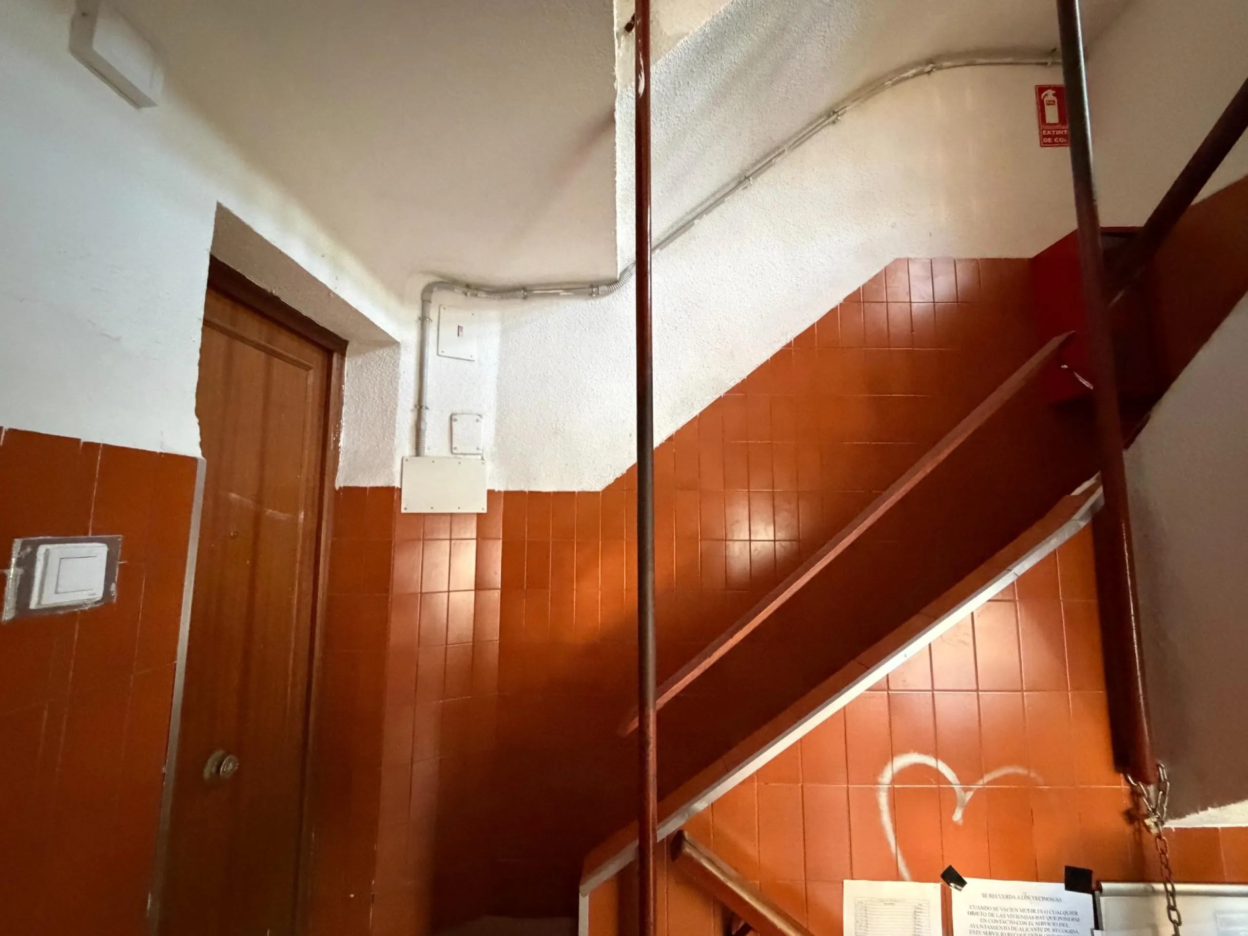 APARTMENT IN ALICANTE — EXCELLENT OPPORTUNITY TO LIVE OR INVEST
