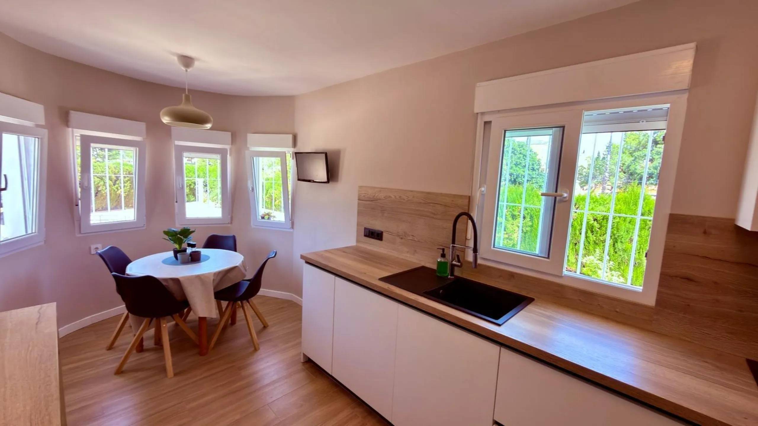 Exclusive villa with the atmosphere of a true private oasis in Los Girasoles