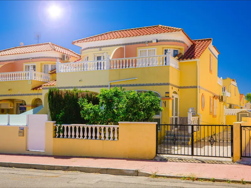 REFORMED TOWNHOUSE WITH SEA VIEWS IN "LAS FILIPINAS" ORIHUELA COSTA. WITH POOL. 3 BEDROOMS. 2 BATHROOMS. WITH A SURFACE OF 84 M2.