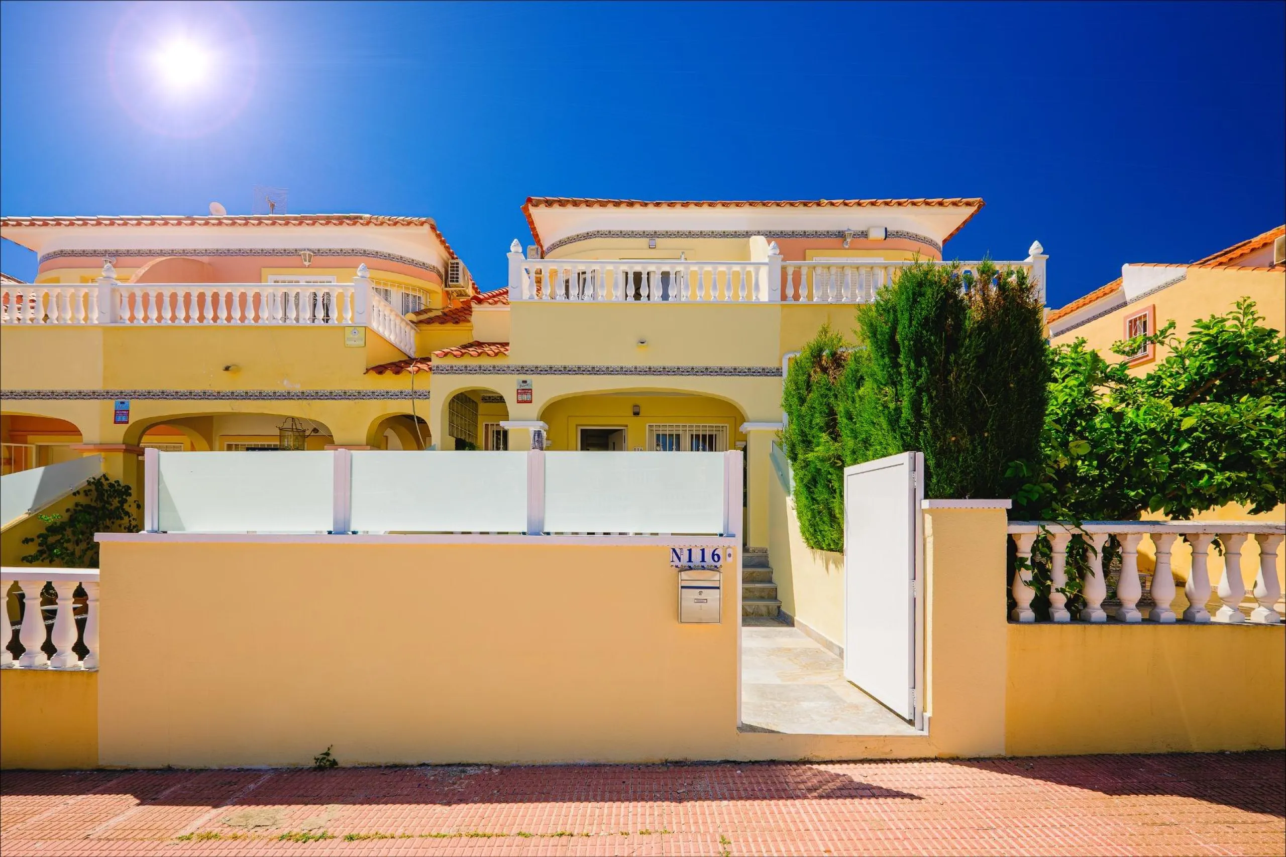 REFORMED TOWNHOUSE WITH SEA VIEWS IN "LAS FILIPINAS" ORIHUELA COSTA. WITH POOL. 3 BEDROOMS. 2 BATHROOMS. WITH A SURFACE OF 84 M2.