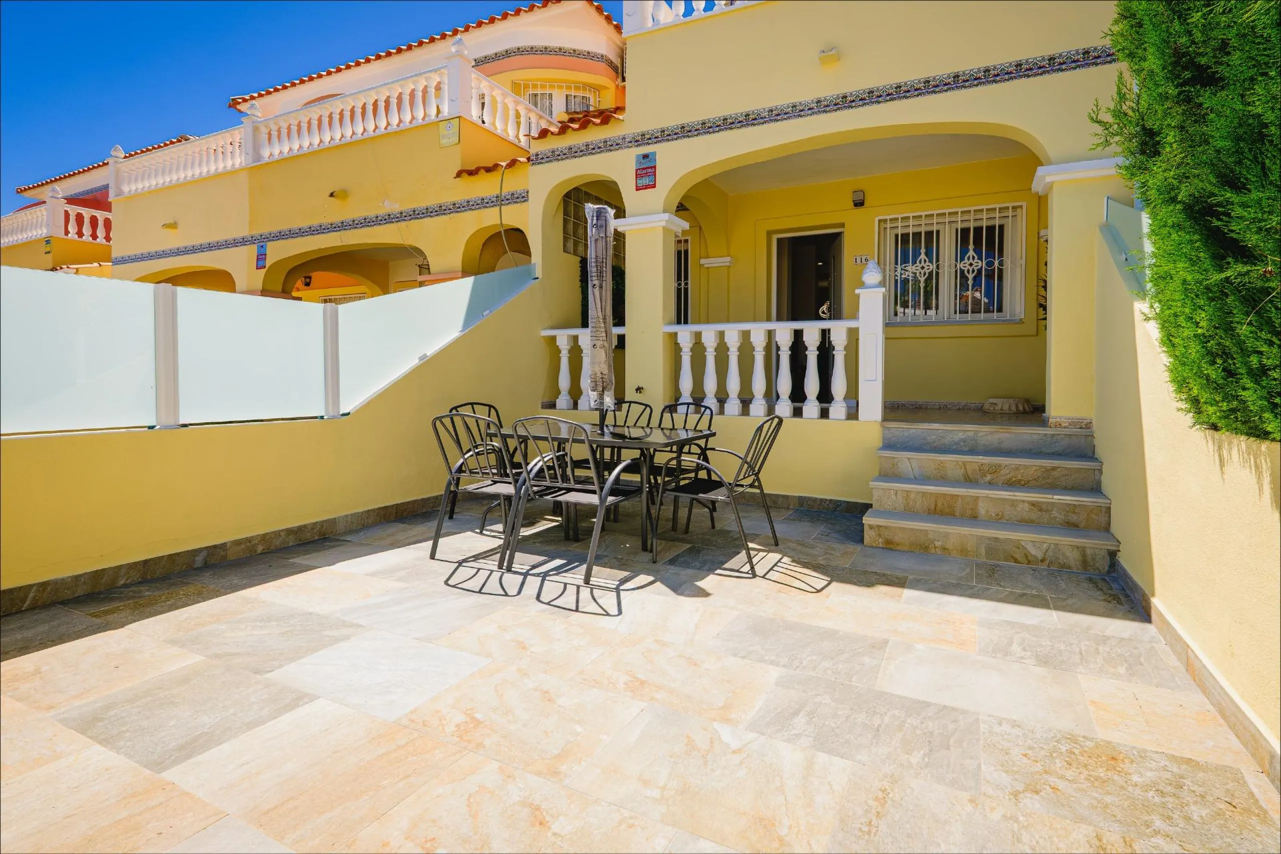 REFORMED TOWNHOUSE WITH SEA VIEWS IN "LAS FILIPINAS" ORIHUELA COSTA. WITH POOL. 3 BEDROOMS. 2 BATHROOMS. WITH A SURFACE OF 84 M2.